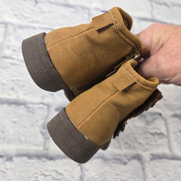 OshKosh B'Gosh Tan Faux Suede Booties Shoes Fringe size 6 Baby Girl's Lug Sole - Picture 9 of 15